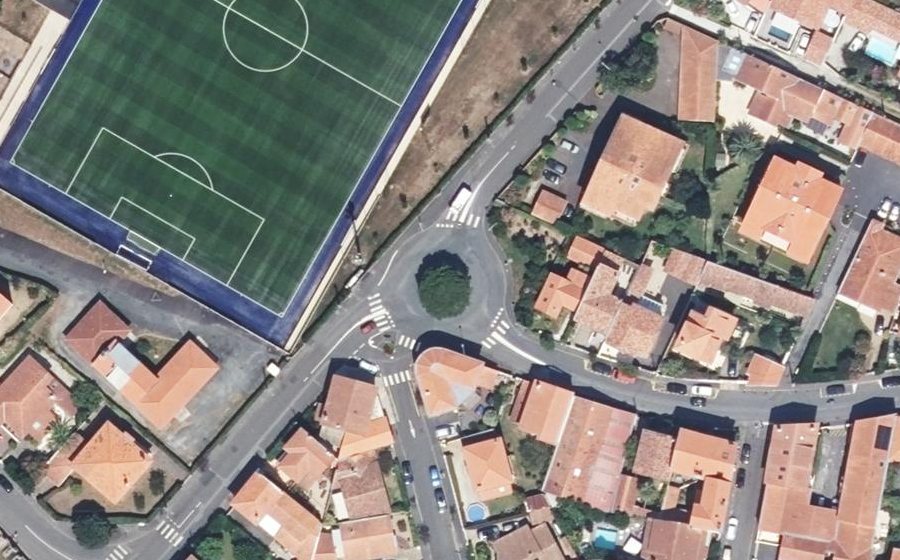 Vue aérienne du Rond-point anonyme n°128891842