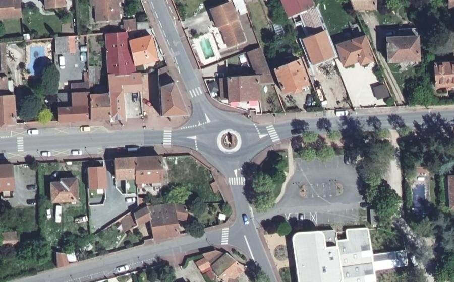 Vue aérienne du Rond-point anonyme n°128946566