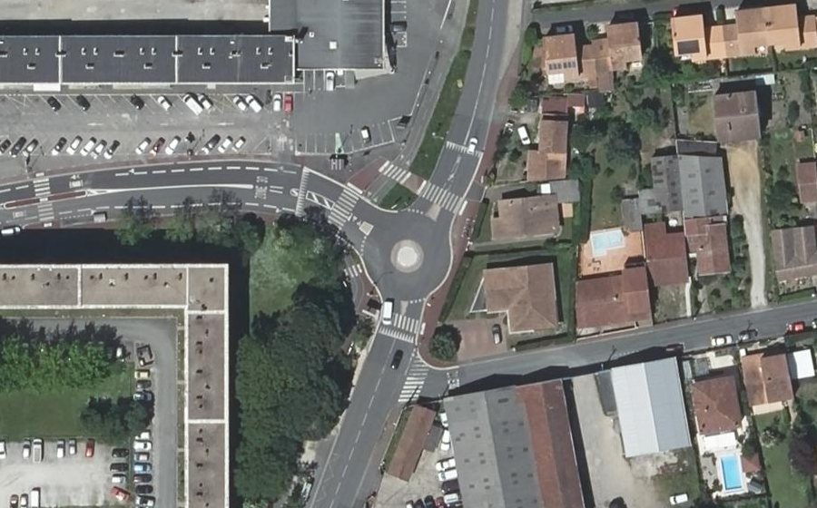 Vue aérienne du Rond-point anonyme n°1289611244