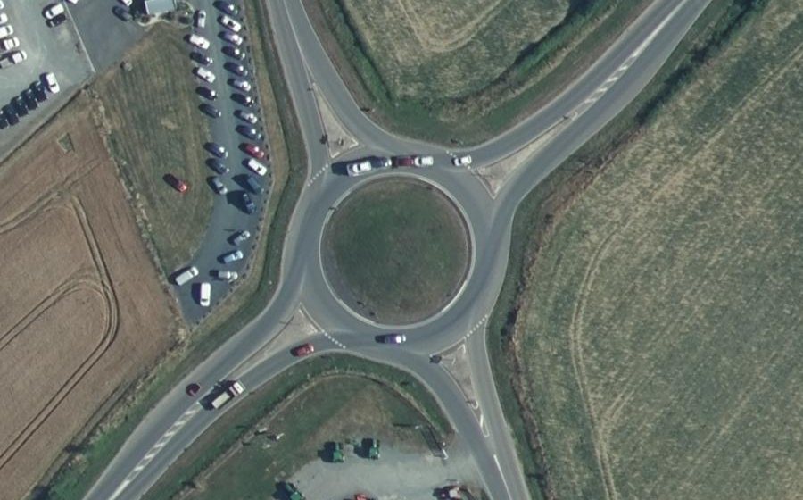 Vue aérienne du Rond-point anonyme n°128986736