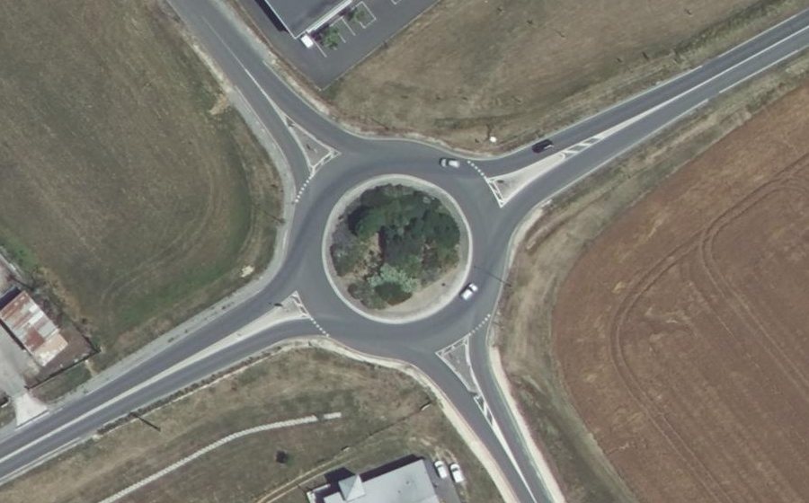 Vue aérienne du Rond-point anonyme n°128991427