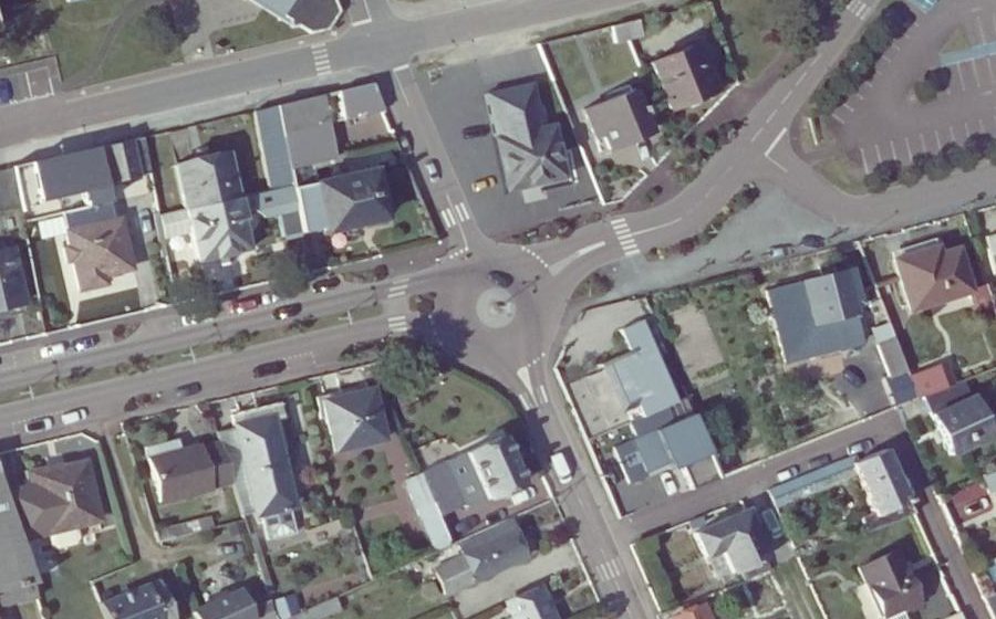 Vue aérienne du Rond-point anonyme n°129008448