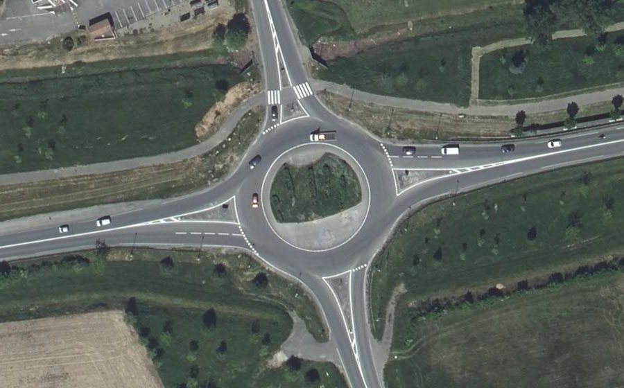 Vue aérienne du Rond-point anonyme n°129020740
