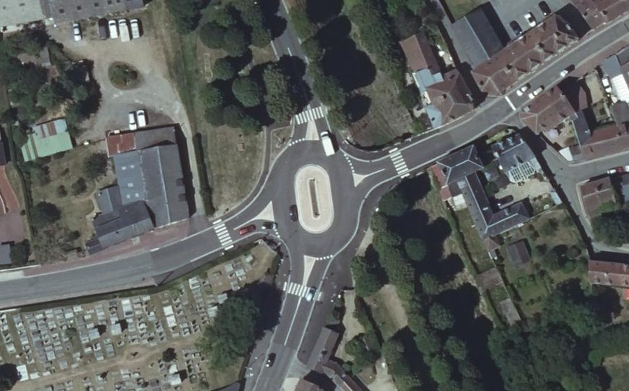 Vue aérienne du Rond-point anonyme n°1290463507