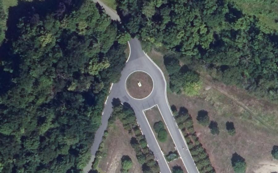 Vue aérienne du Rond-point anonyme n°129050771
