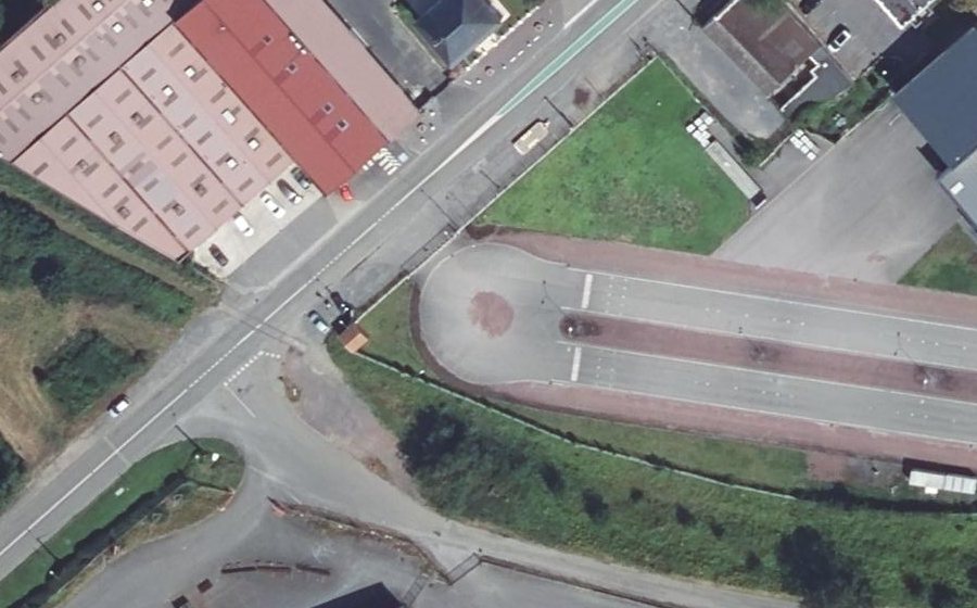 Vue aérienne du Rond-point anonyme n°1290608120