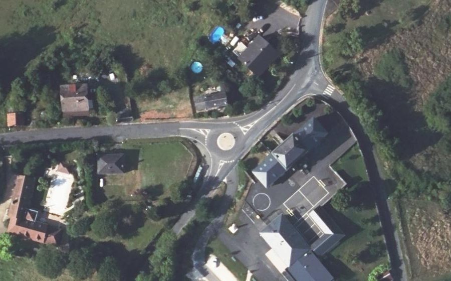 Vue aérienne du Rond-point anonyme n°1290626300