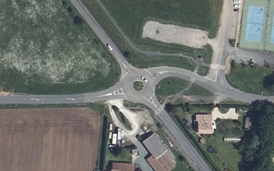 Vue aérienne du Rond-point anonyme n°129107655