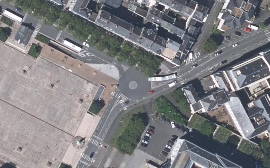Vue aérienne du Rond-point anonyme n°129109270