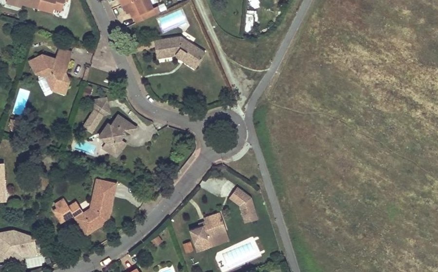 Vue aérienne du Rond-point anonyme n°129109712