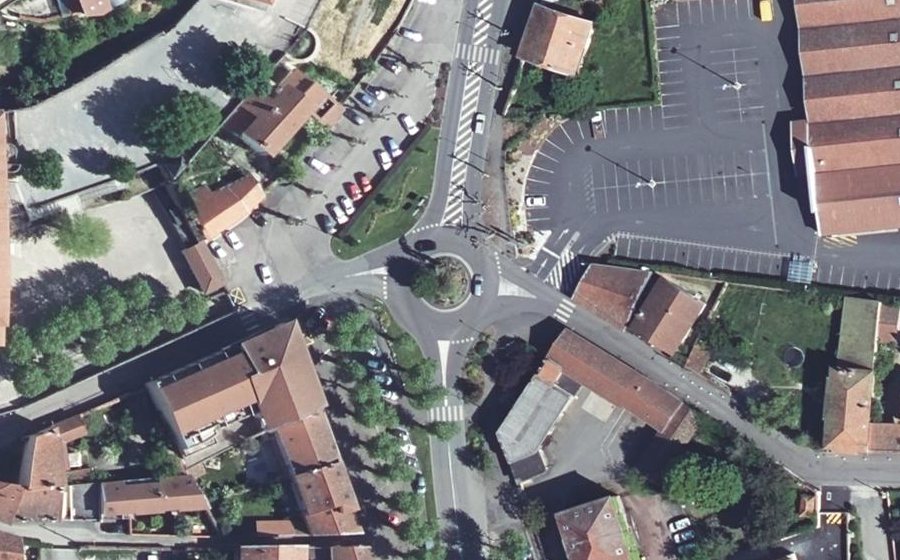 Vue aérienne du Rond-point anonyme n°129118864