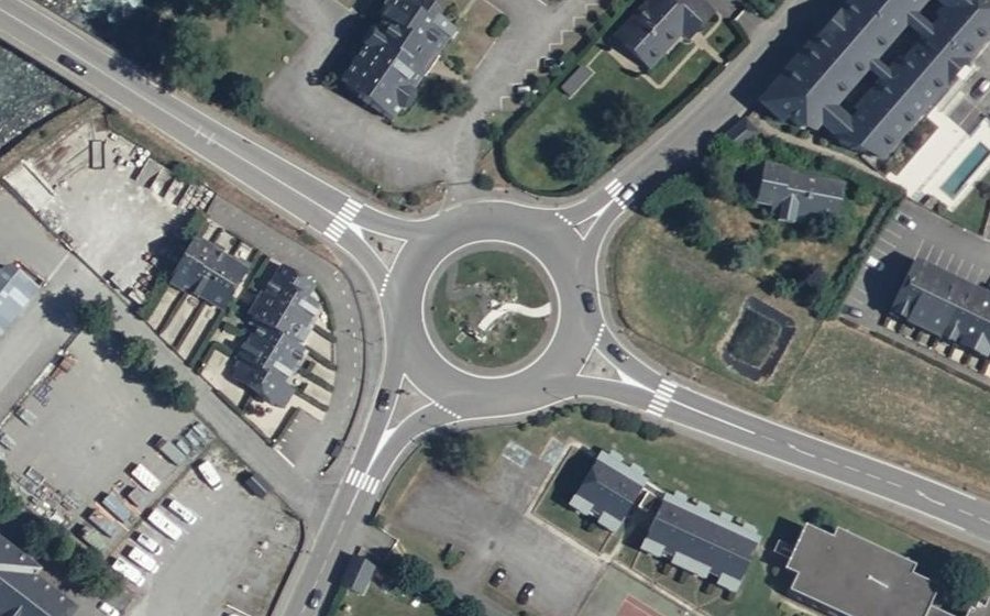 Vue aérienne du Rond-point anonyme n°129141685
