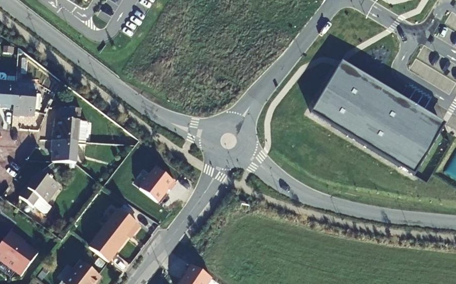 Vue aérienne du Rond-point anonyme n°1291548748