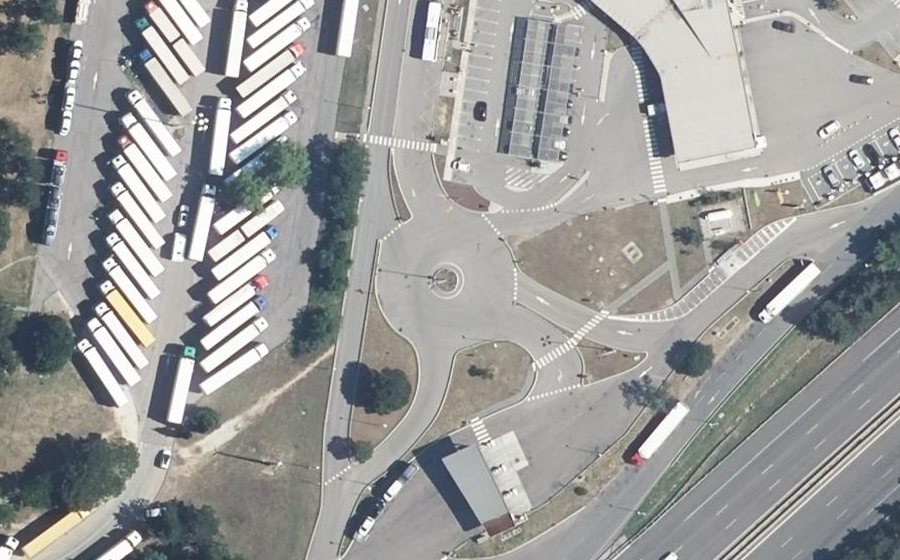 Vue aérienne du Rond-point anonyme n°129207994
