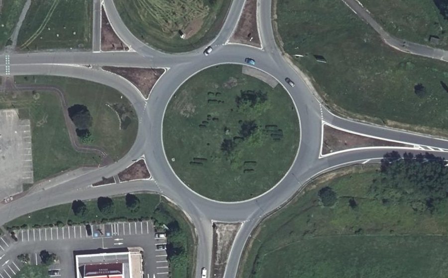 Vue aérienne du Rond-point anonyme n°129208729