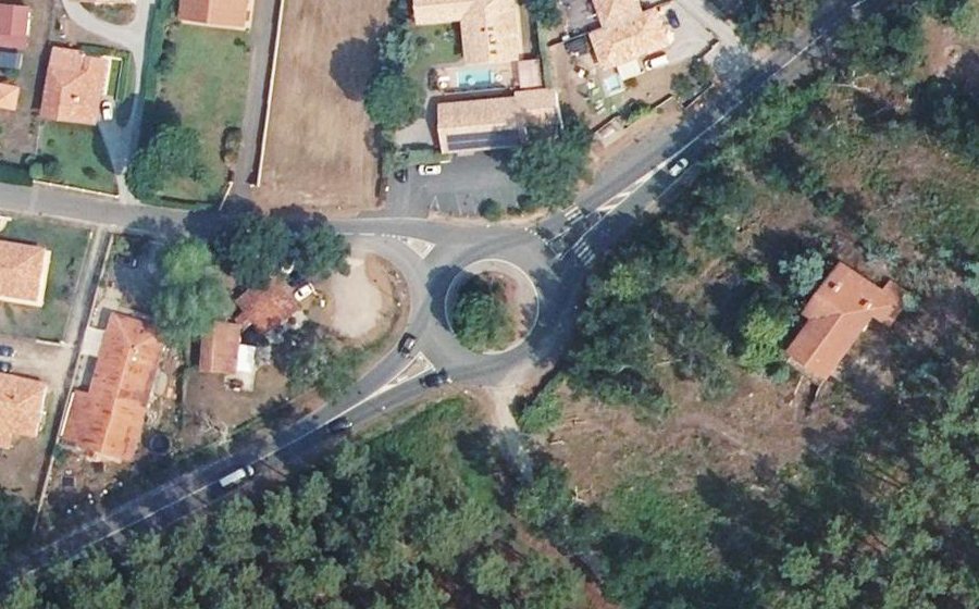 Vue aérienne du Rond-point anonyme n°129212017