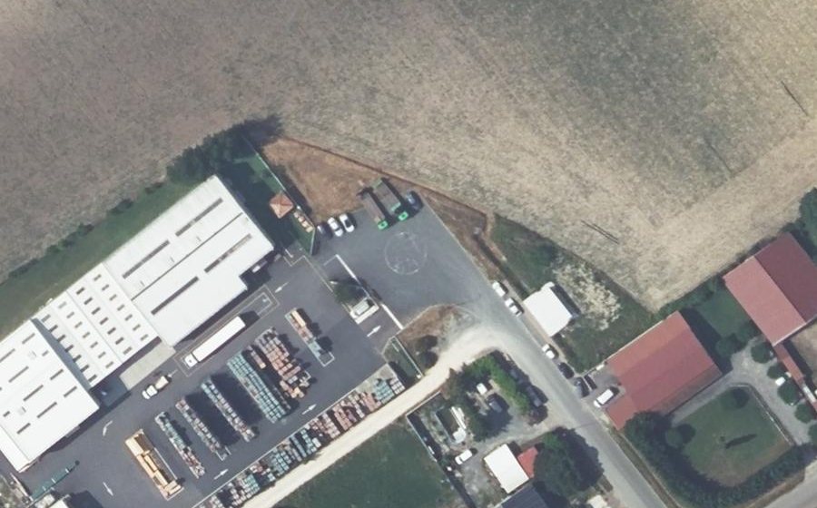 Vue aérienne du Rond-point anonyme n°129213185