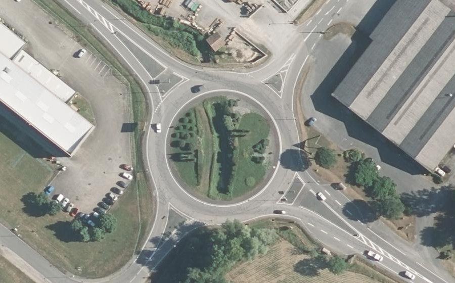 Vue aérienne du Rond-point anonyme n°129217011