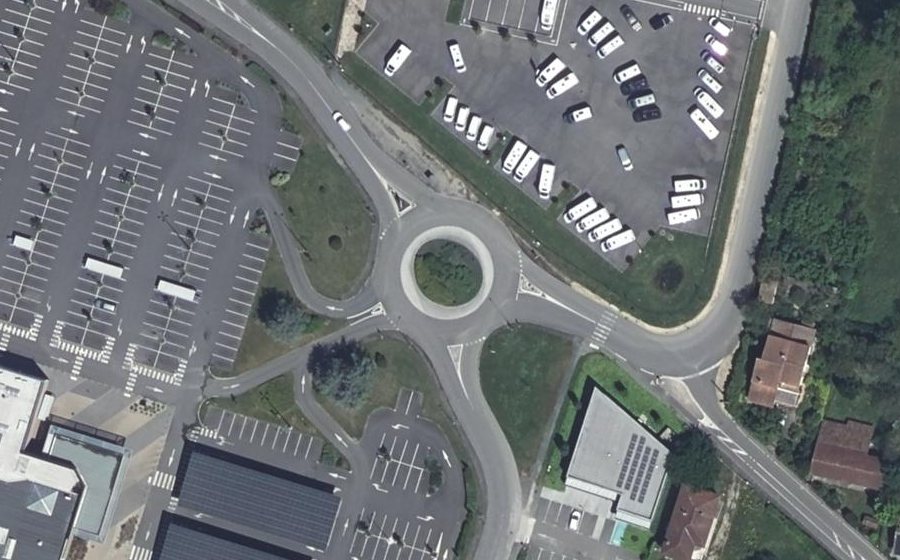 Vue aérienne du Rond-point anonyme n°129221495
