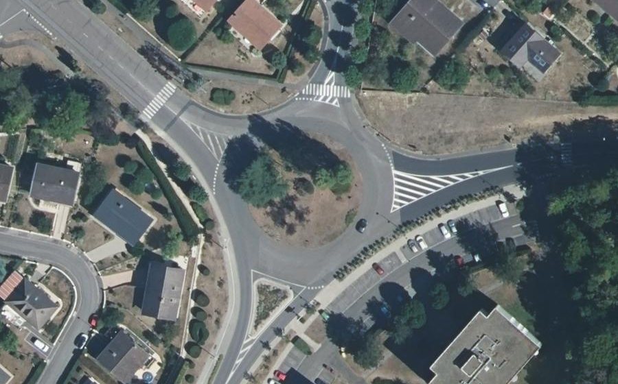Vue aérienne du Rond-point anonyme n°129243401