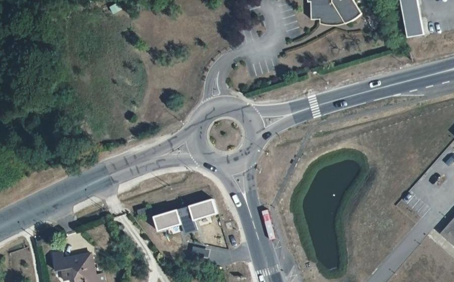 Vue aérienne du Rond-point anonyme n°129243405