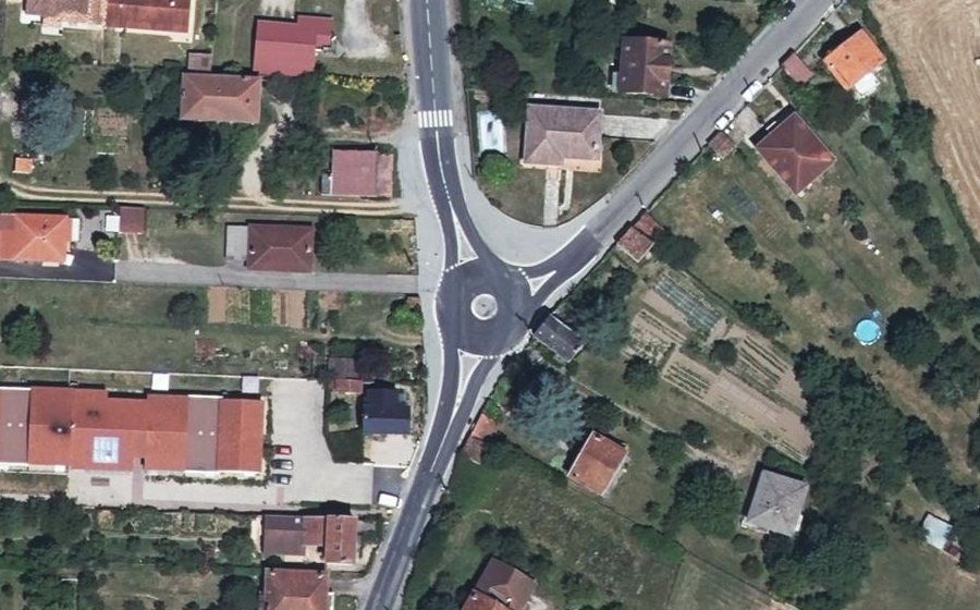 Vue aérienne du Rond-point anonyme n°1292520247