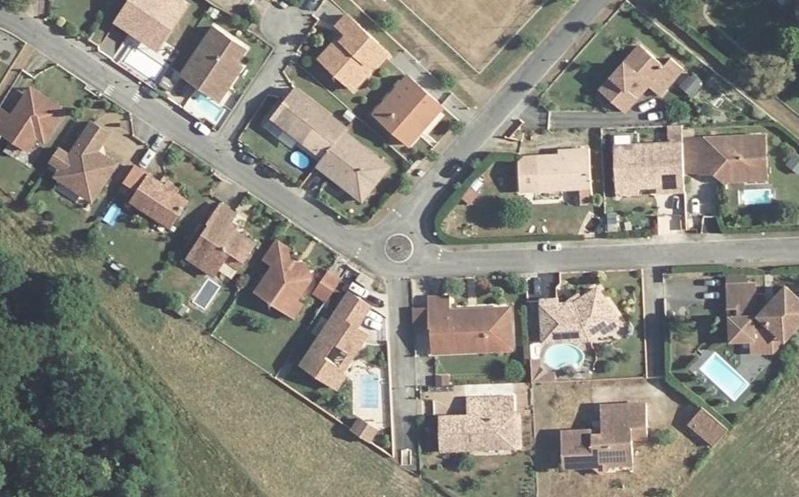 Vue aérienne du Rond-point anonyme n°129264717
