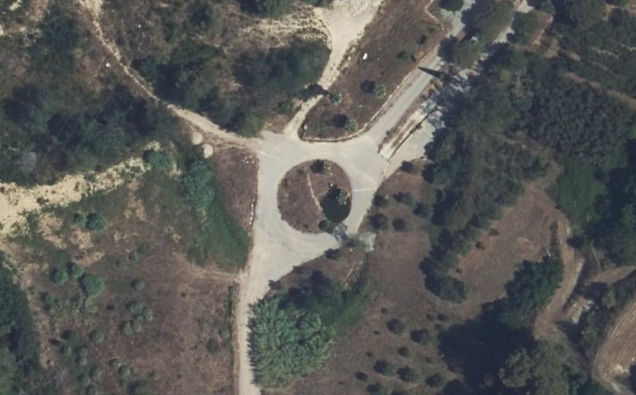 Vue aérienne du Rond-point anonyme n°129265778