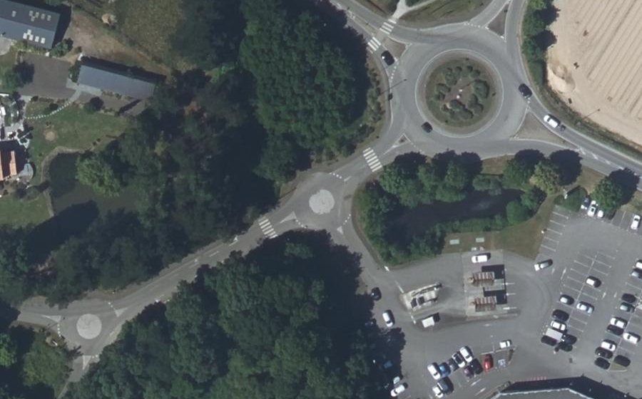 Vue aérienne du Rond-point anonyme n°1292783743