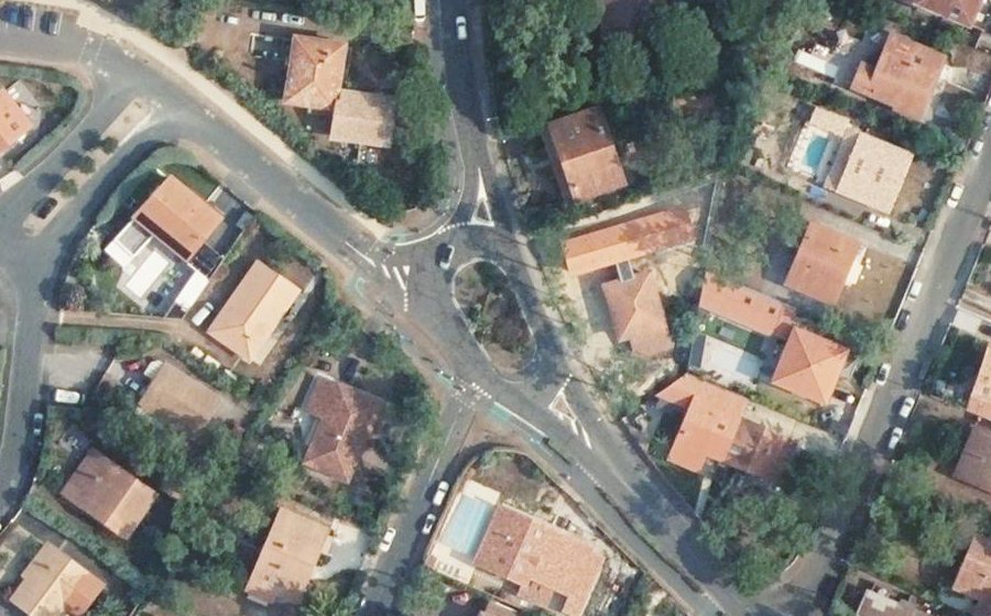 Vue aérienne du Rond-point anonyme n°129308178