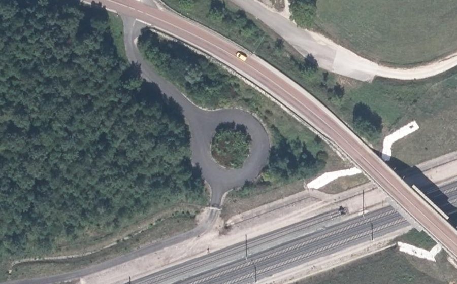 Vue aérienne du Rond-point anonyme n°129309270