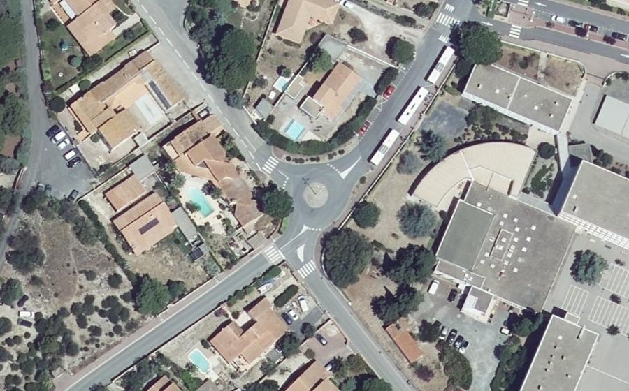 Vue aérienne du Rond-point anonyme n°129317398