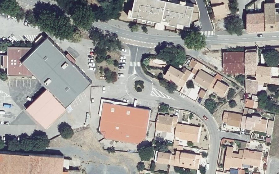 Vue aérienne du Rond-point anonyme n°129320383