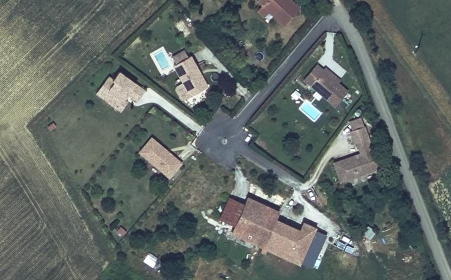 Vue aérienne du Rond-point anonyme n°129408165