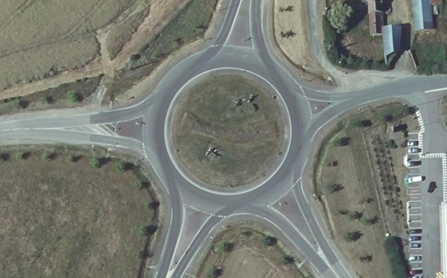 Vue aérienne du Rond-point anonyme n°12943039