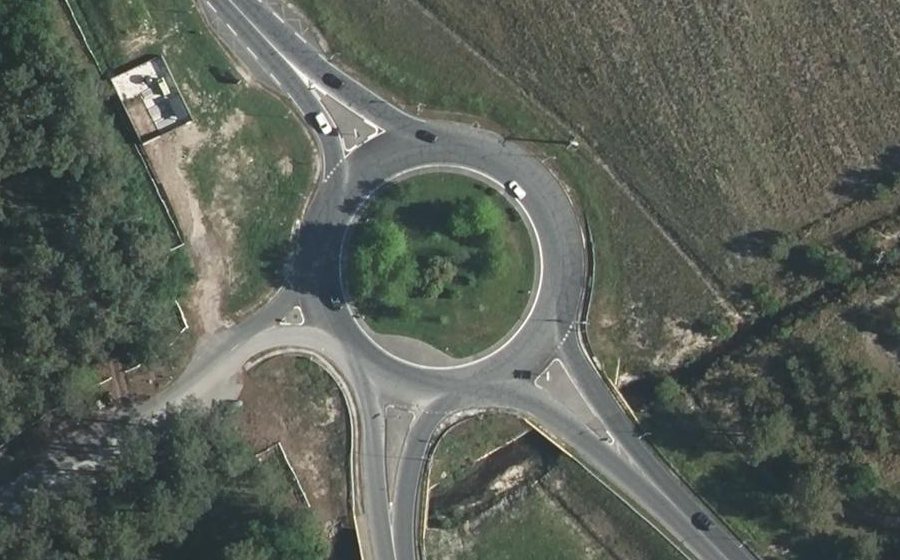 Vue aérienne du Rond-point anonyme n°129442458