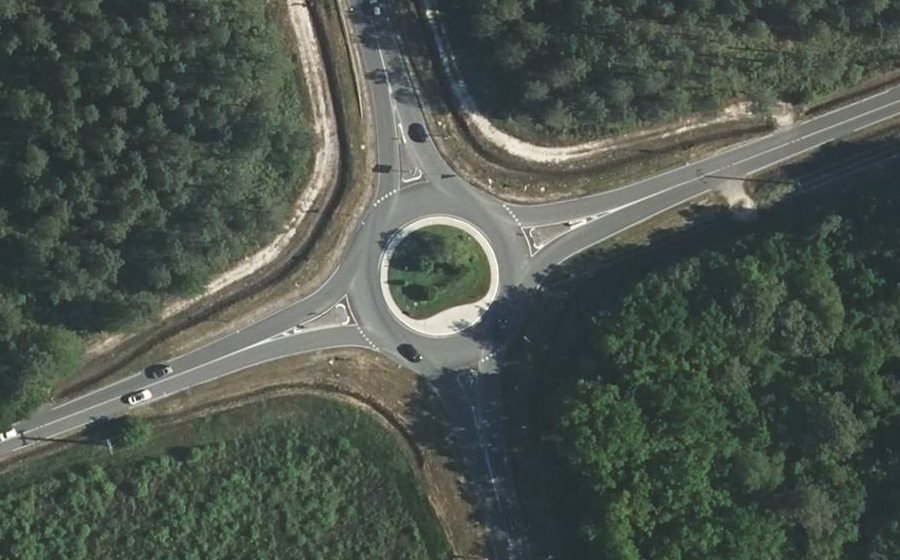Vue aérienne du Rond-point anonyme n°129442467