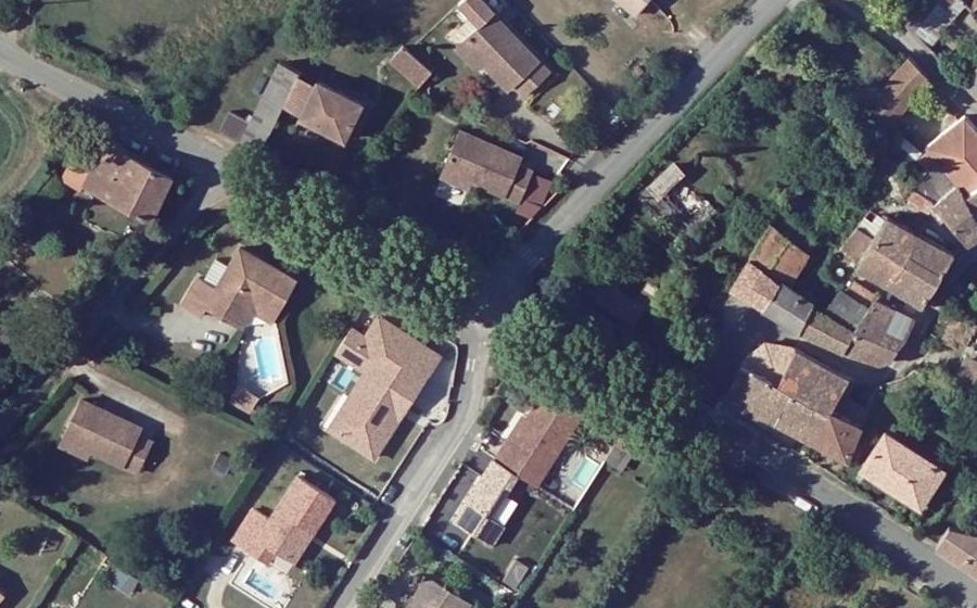 Vue aérienne du Rond-point anonyme n°129469279