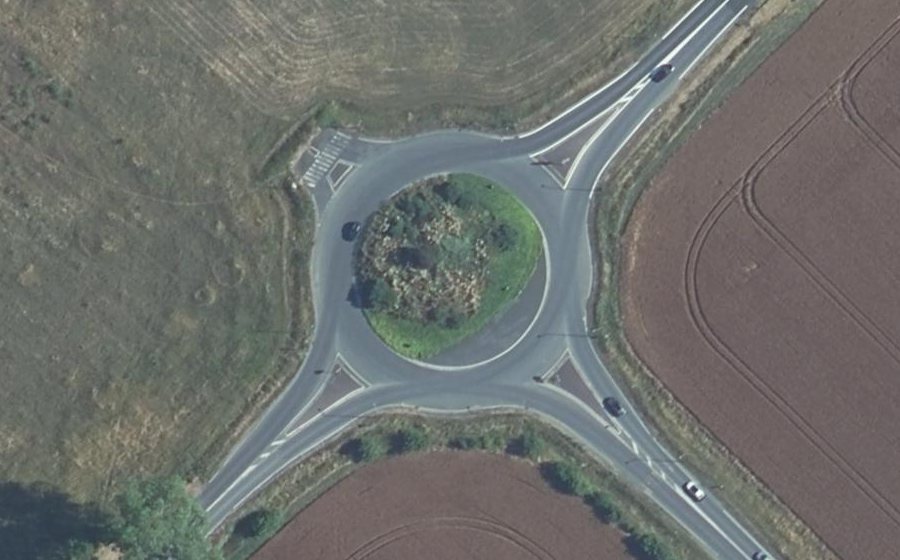 Vue aérienne du Rond-point anonyme n°129470928