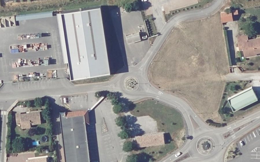 Vue aérienne du Rond-point anonyme n°129471621