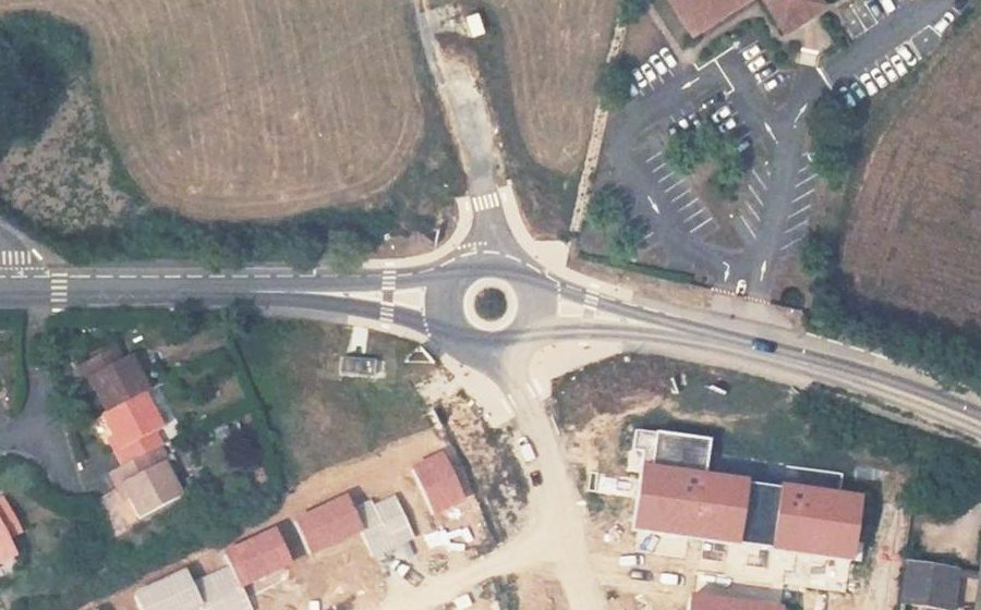 Vue aérienne du Rond-point anonyme n°1294959525