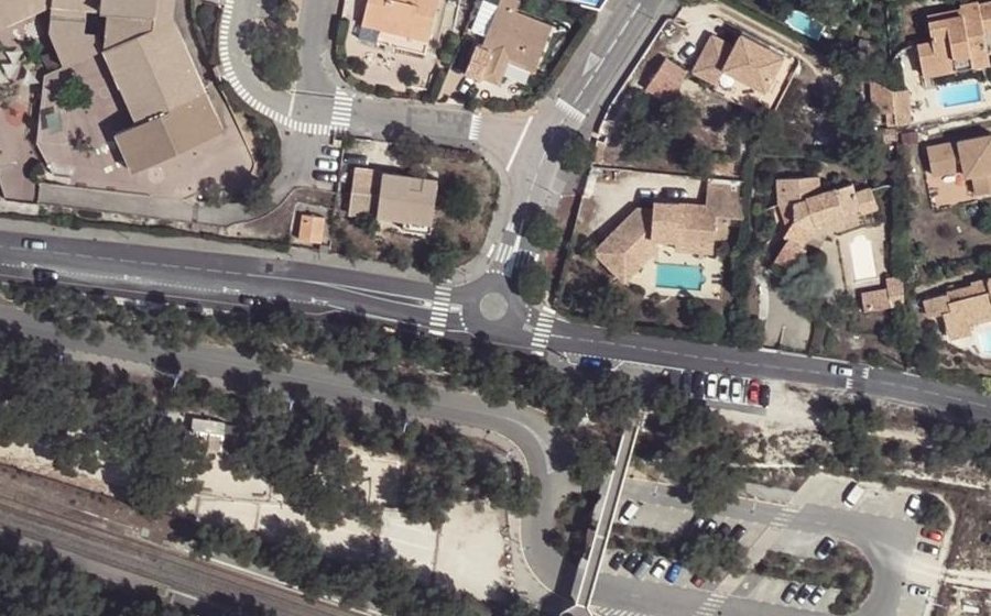 Vue aérienne du Rond-point anonyme n°1295086648