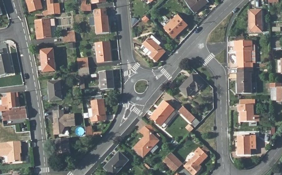 Vue aérienne du Rond-point anonyme n°1295174832