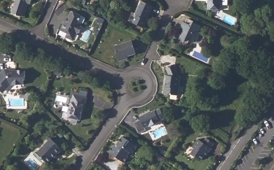 Vue aérienne du Rond-point anonyme n°129571992