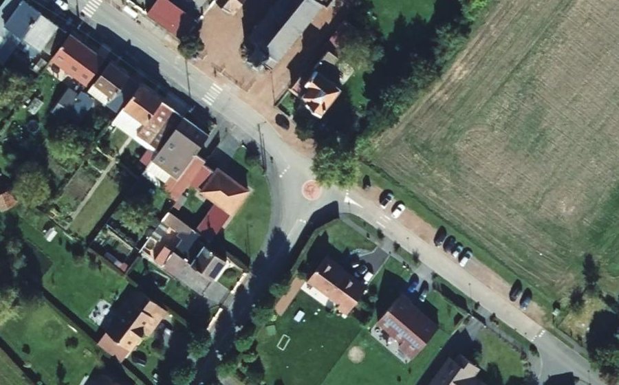 Vue aérienne du Rond-point anonyme n°1295819766
