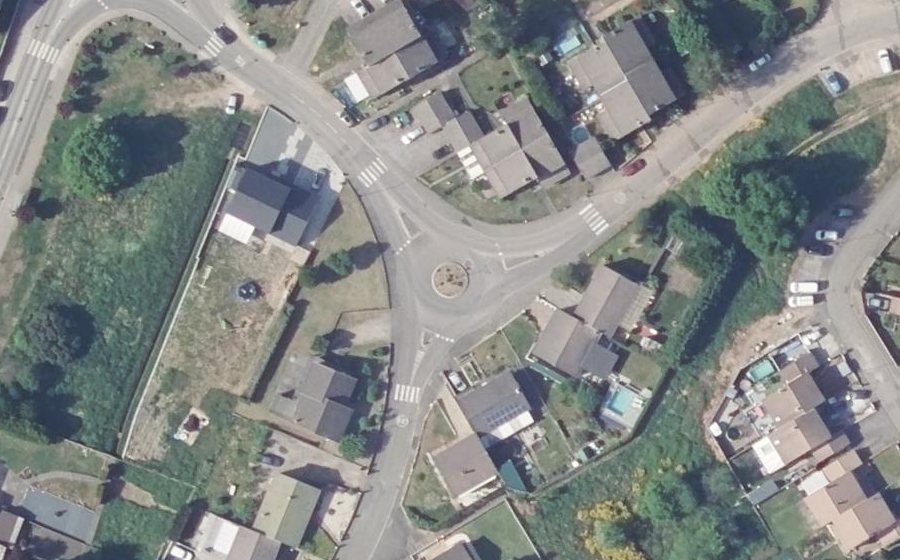 Vue aérienne du Rond-point anonyme n°129650885