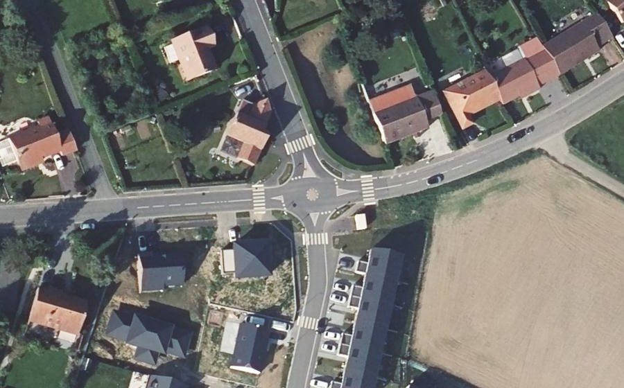 Vue aérienne du Rond-point anonyme n°1297590840
