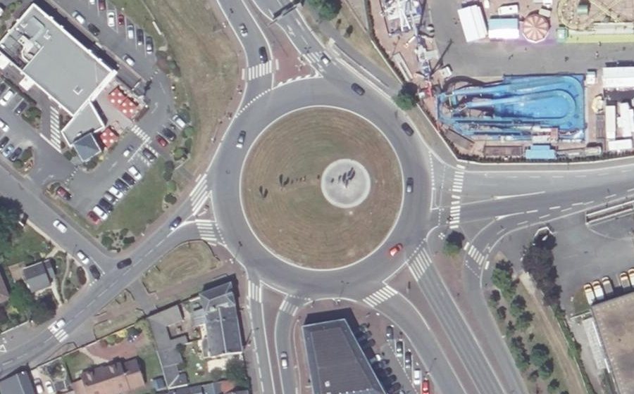 Vue aérienne du Rond-point anonyme n°129761778