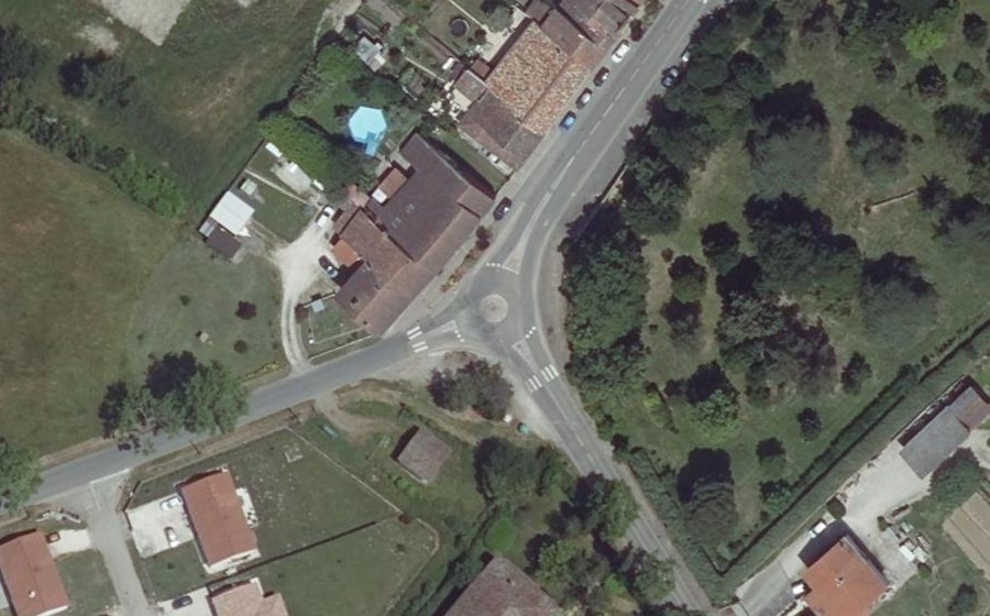 Vue aérienne du Rond-point anonyme n°129787370