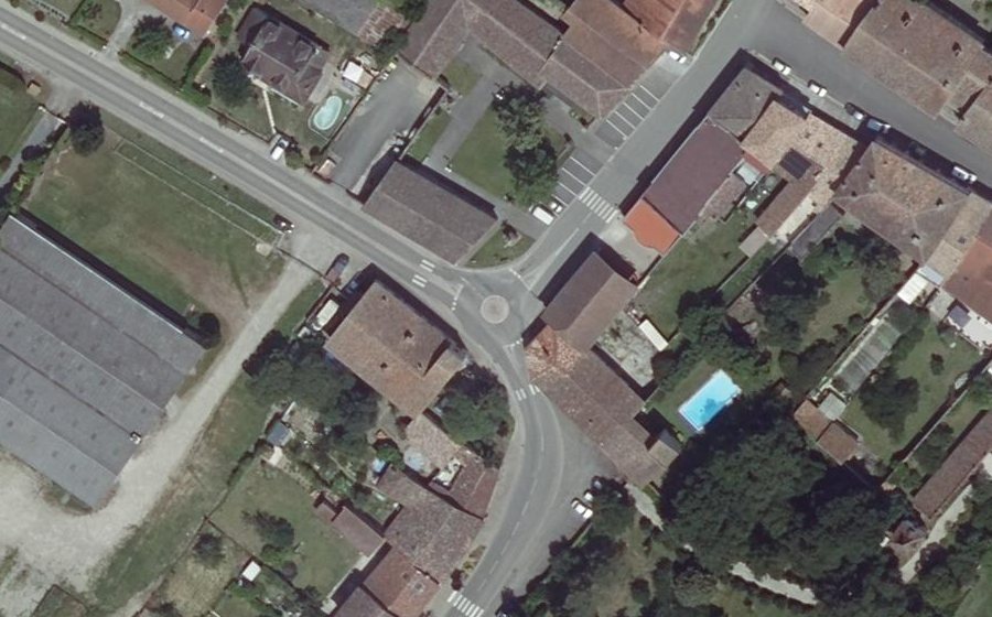 Vue aérienne du Rond-point anonyme n°129787629